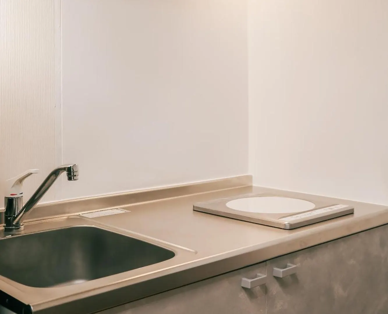 Apartment Hiyamagu Namba: Cozy 3-Room Stay Near Kuromon Market Osaka
