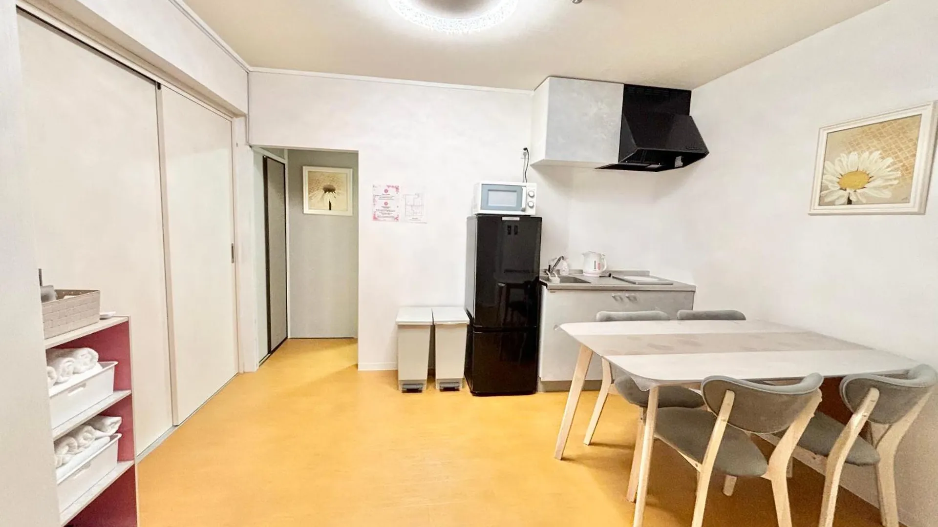 Apartment Hiyamagu Namba: Cozy 3-Room Stay Near Kuromon Market Osaka
