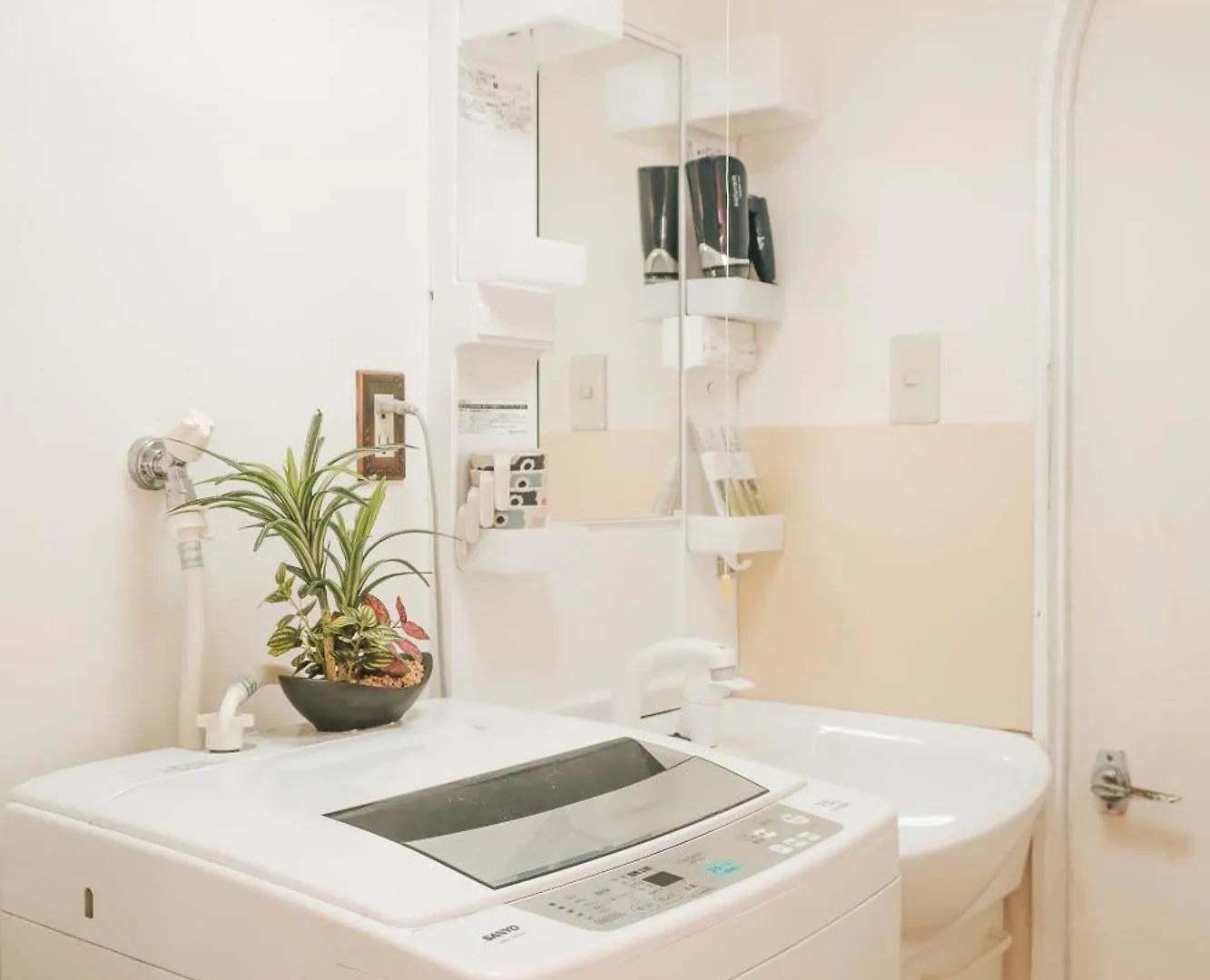 Hiyamagu Namba: Cozy 3-Room Stay Near Kuromon Market Osaka Japan